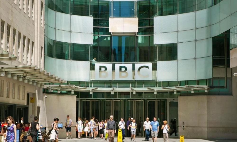 Βρετανία: Απολογήθηκε το BBC για τα πλάνα με τον λιπόθυμο Έρικσεν